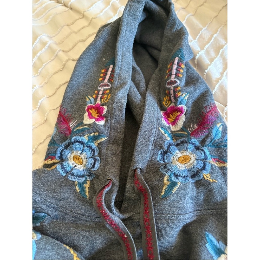 Johnny Was Embroidered Floral Hoodie Oversized Boho Sweatshirt Gray Small - Picture 4 of 5